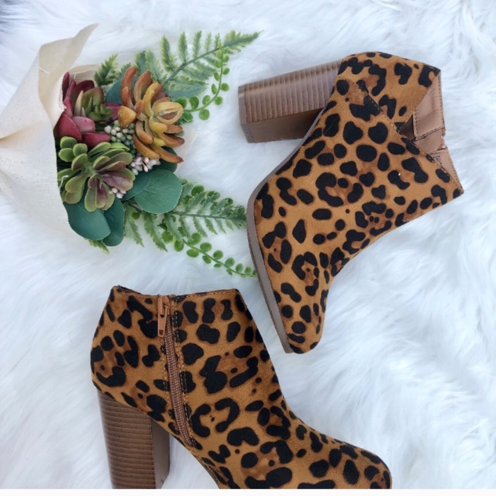 Last pair. Host pick 🍂🥳🎉 Leopard print booties. - Picture 4 of 5